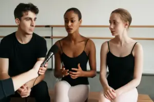 Intervista a giovani danzatori emergenti: le strategie per farsi notare nel mondo della danza professionale