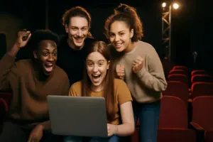 Recensione programmi giovani compagnie emergenti: l’energia delle nuove generazioni che trasforma la scena artistica
