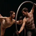 Recensione fusioni tra danza e circo contemporaneo: le contaminazioni che rendono ogni performance unica
